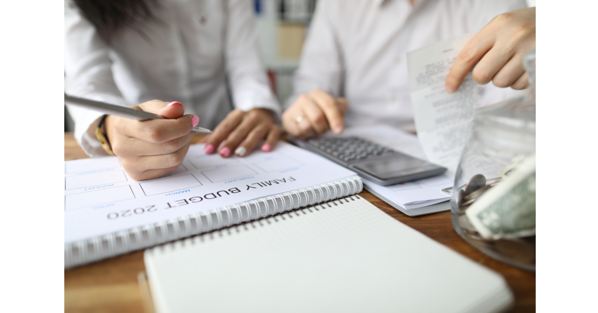 Man and woman creating a buget